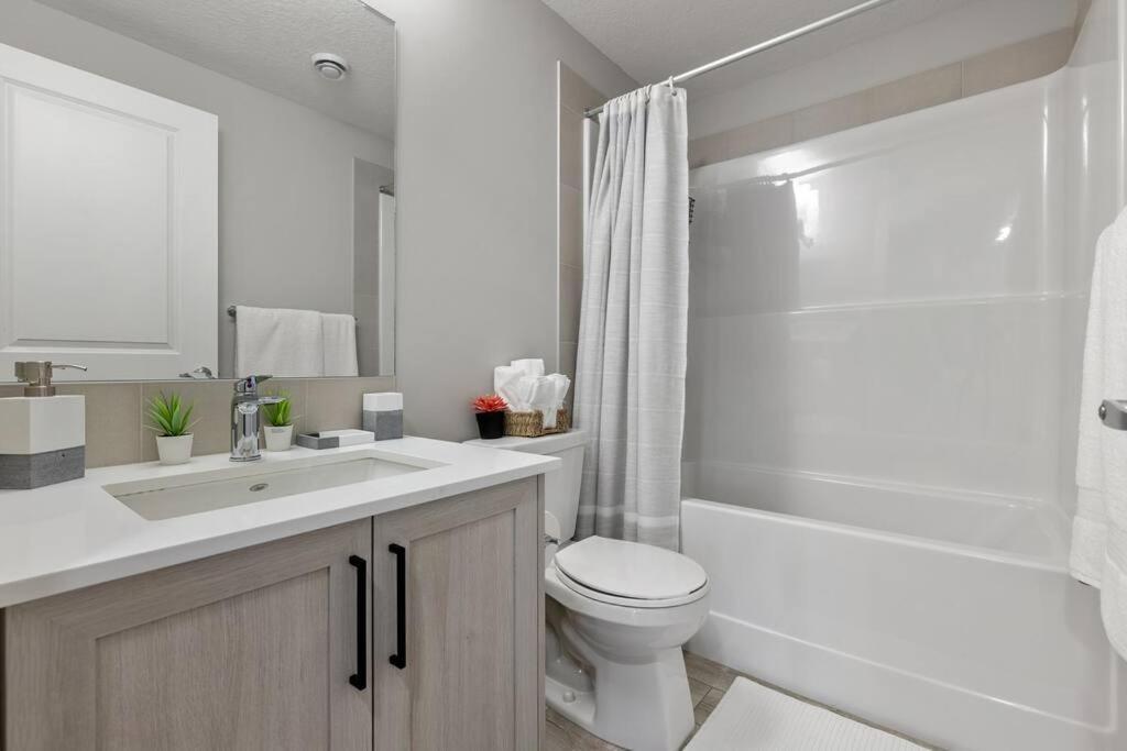 Holiday home Brand New Luxury Walk-out - Calgary