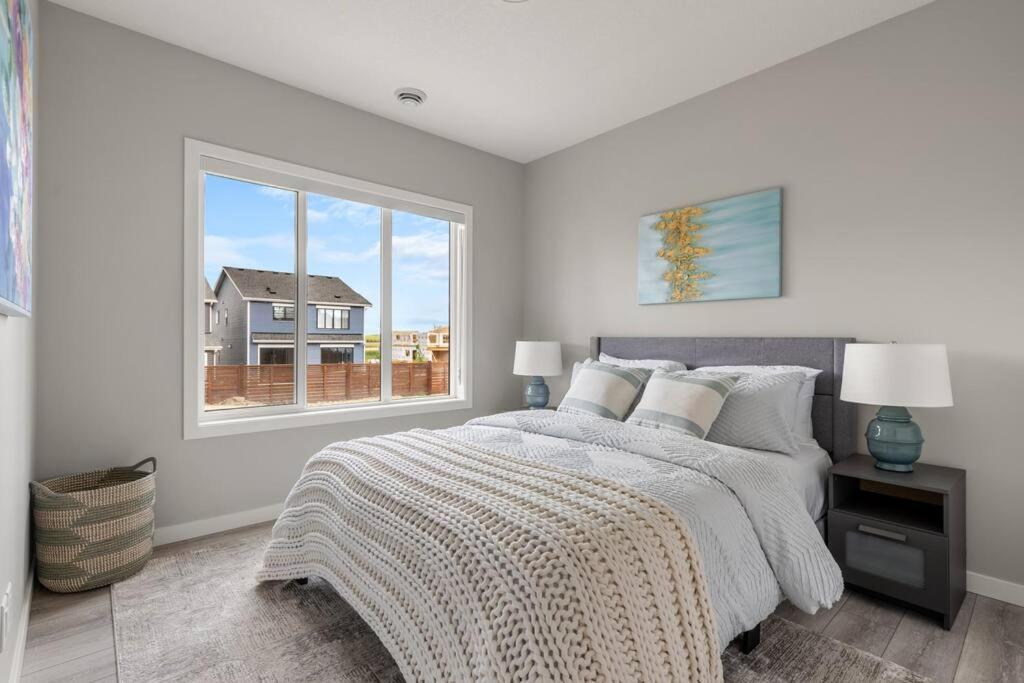 Brand New Luxury Walk-out - *