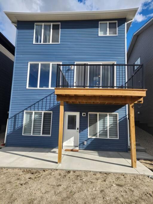 Brand New Luxury Walk-out - *