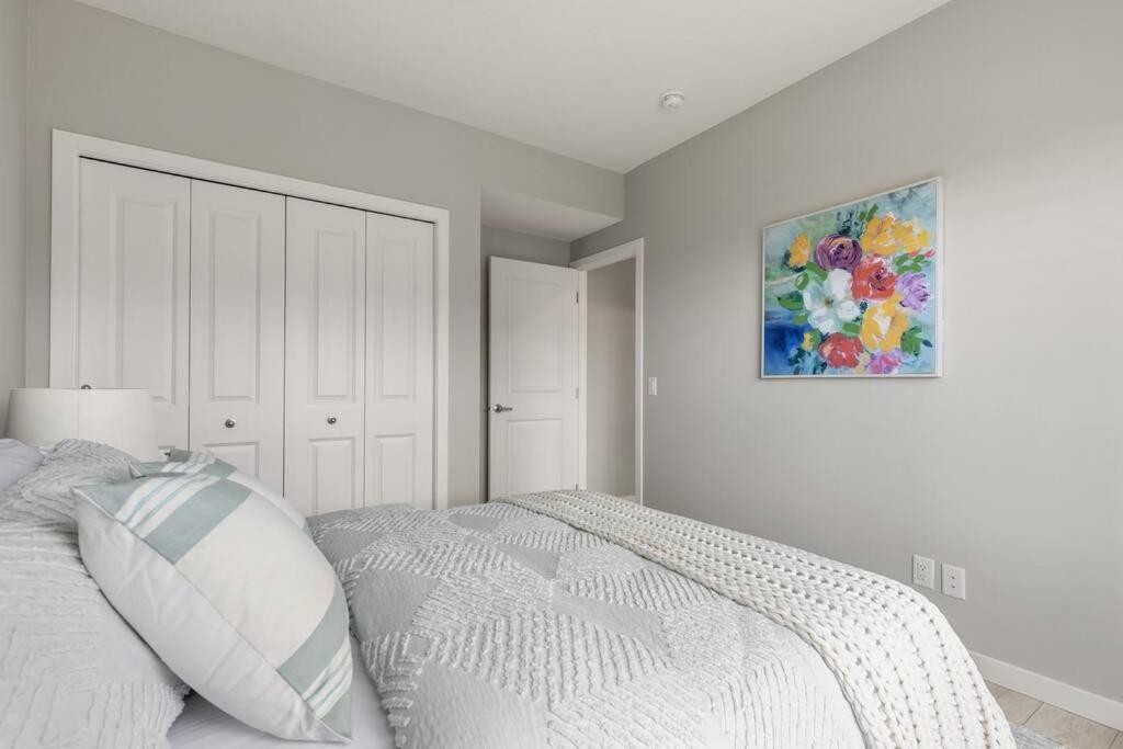 Brand New Luxury Walk-out - Holiday home