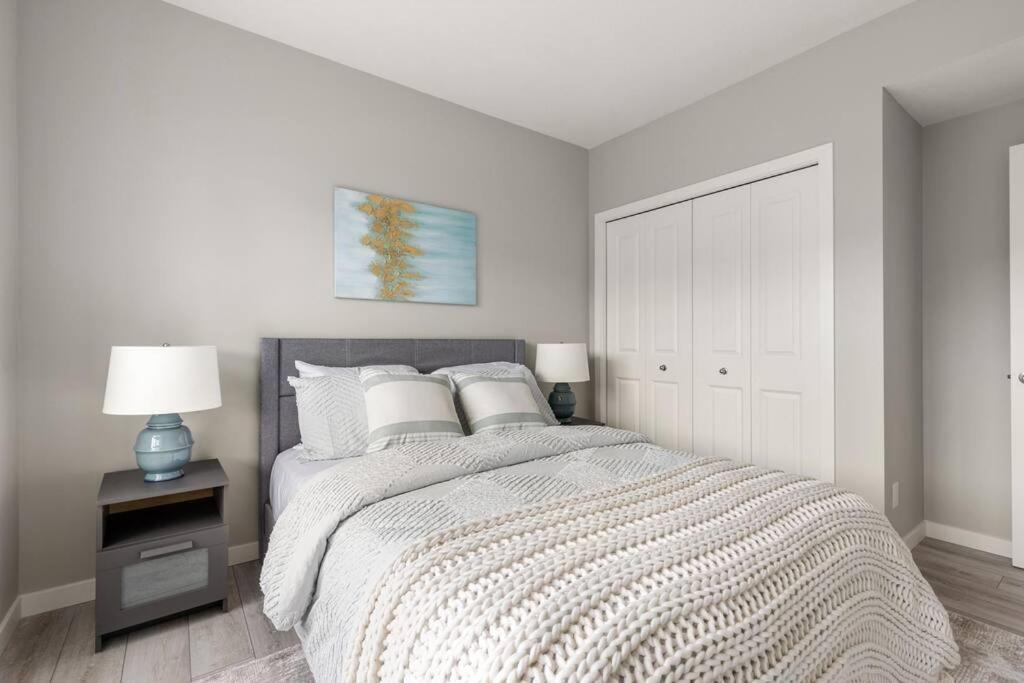 Brand New Luxury Walk-out - Holiday home Calgary