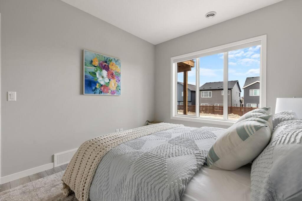 Brand New Luxury Walk-out - Holiday home