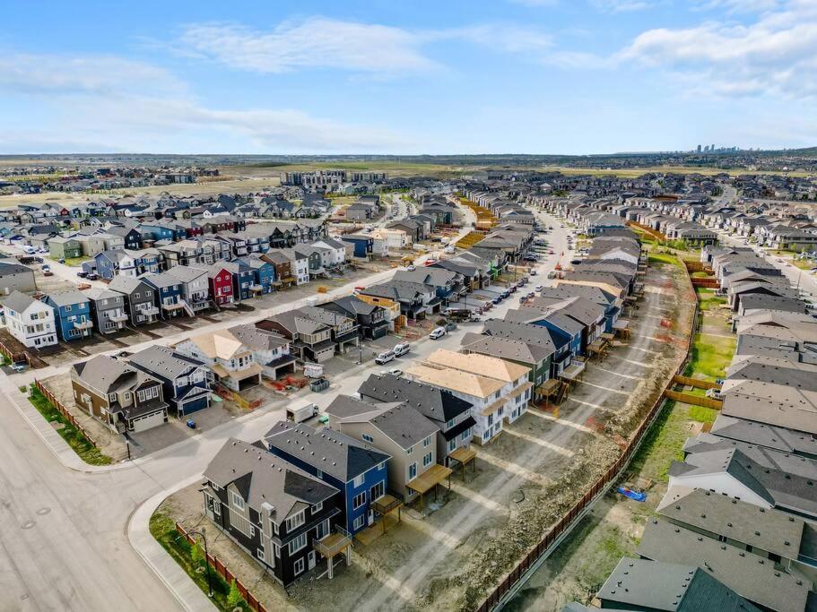 Brand New Luxury Walk-out - *