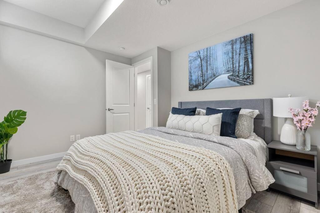 Holiday home Brand New Luxury Walk-out - *