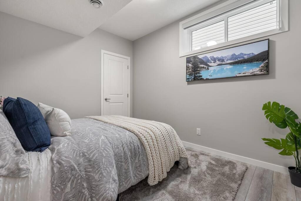 Brand New Luxury Walk-out - * Calgary